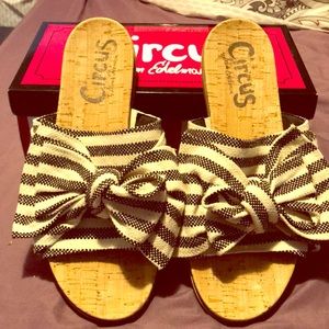Sam Edelman bow slides size 11